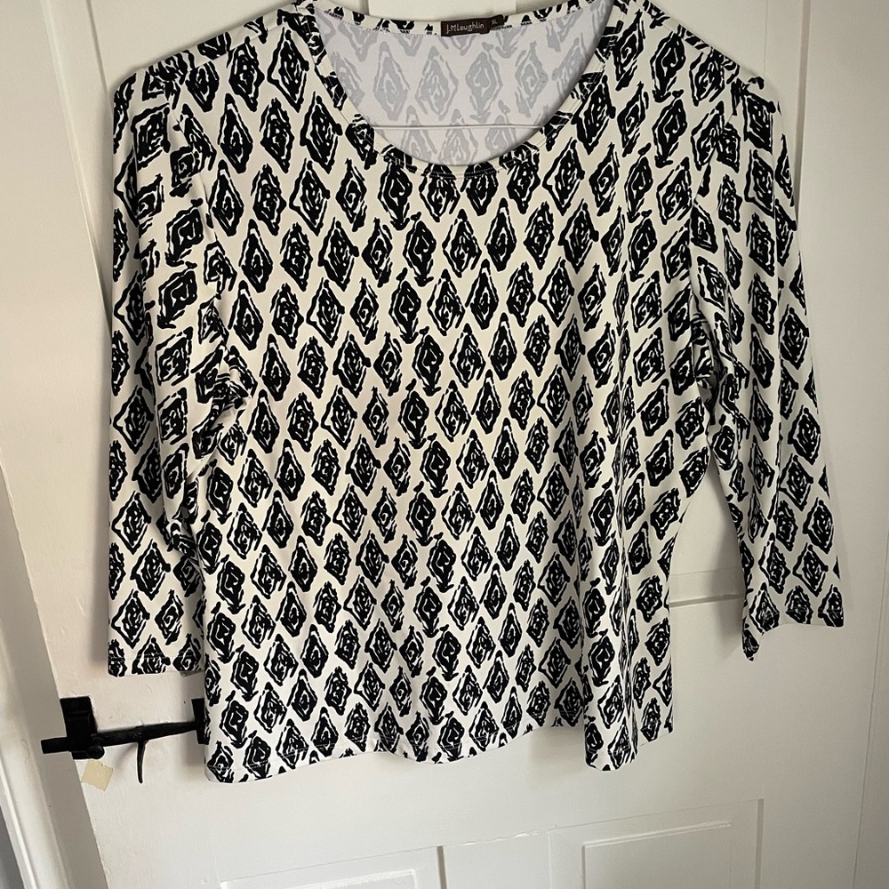 J. Mclaughlin three quarter sleeve black and white shirt